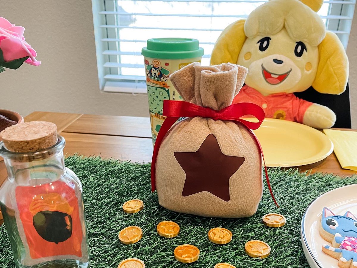 VioletBrielle's tweet photo. Thank you for all of the happy birthday wishes! I had so much fun! Where are my fellow animal crossing fans? ๐๐๐#happybirthday #animalcrossing #acnh #acnhbirthday @animalcrossing https://t.co/g7UNHfIK51