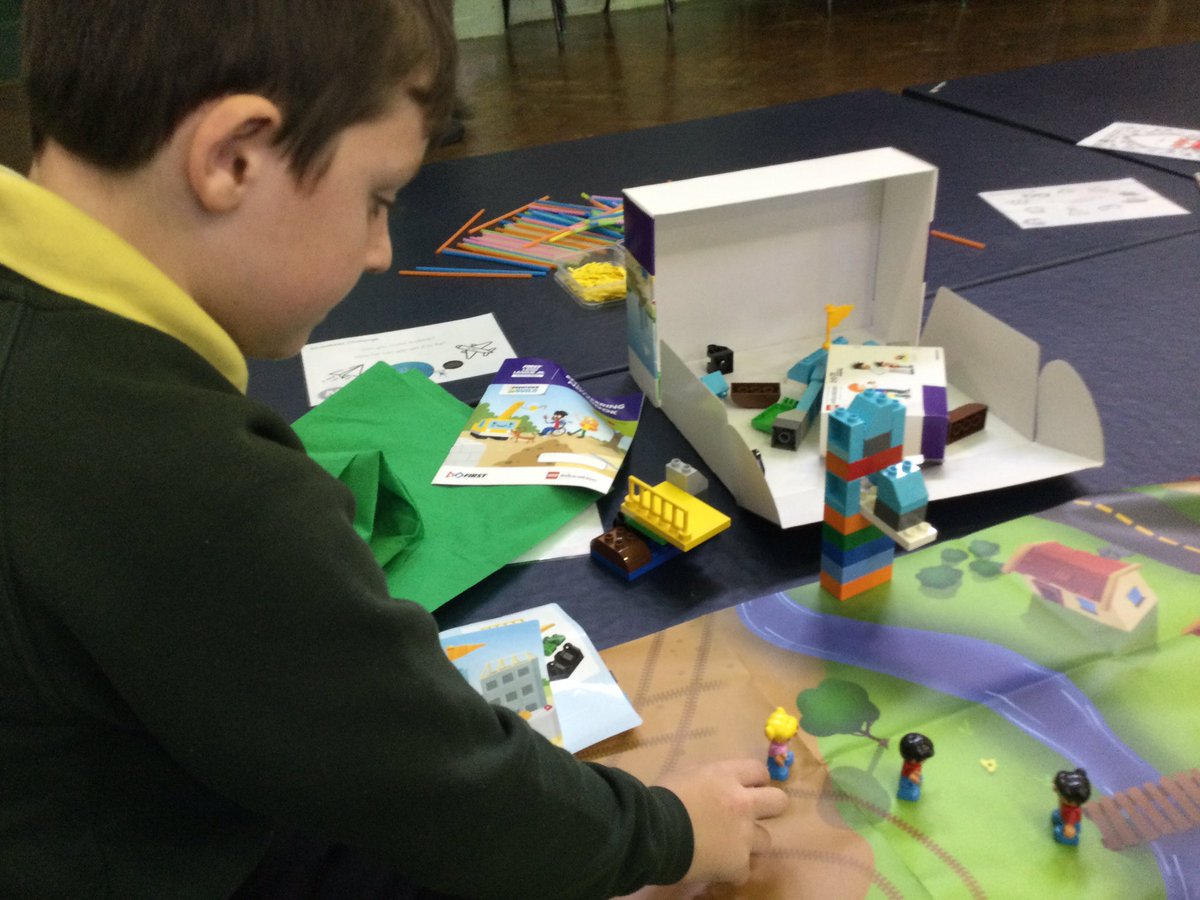 burlingtonjnr's tweet photo. The children tinkered and experienced various IT making apps today @Maker_Futures #augmentedreality #playdohtouch #quivermasks #motionstop #lego #STEM #EHOMS https://t.co/SfrBiu1nGm