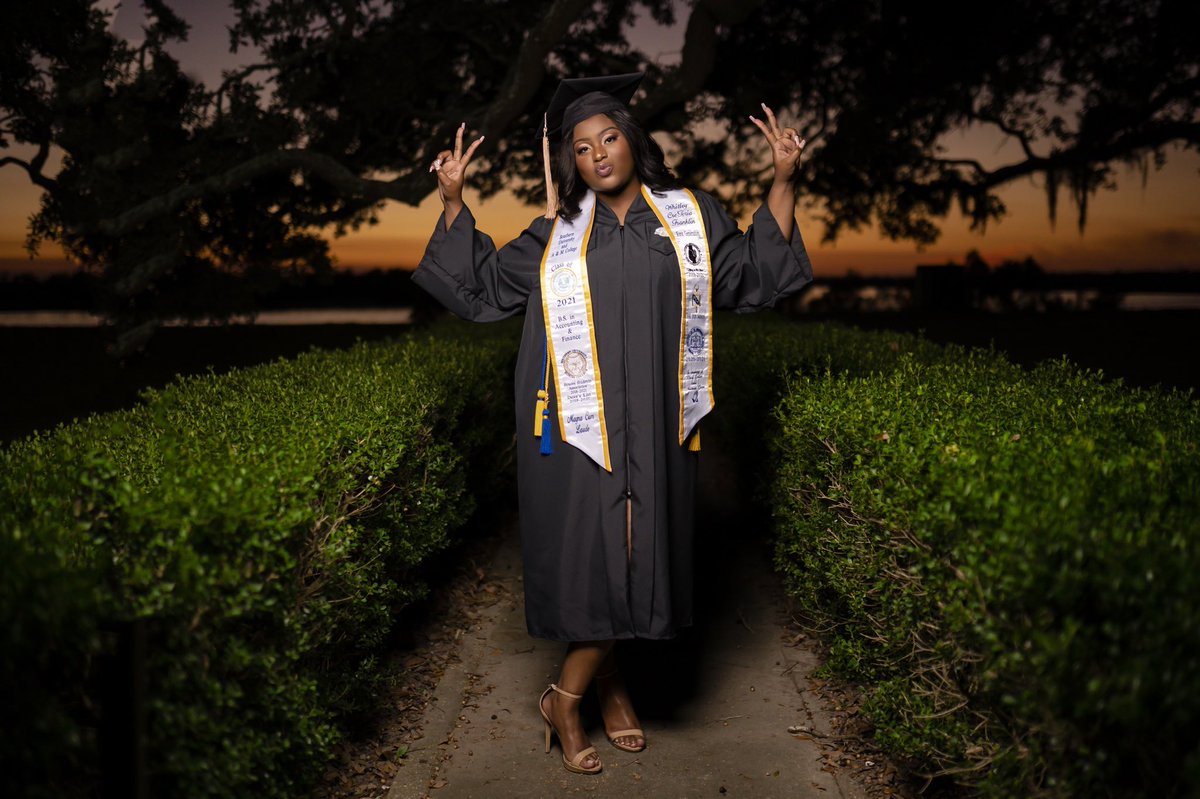 wcf__6's tweet photo. College of Business Fall 2021 Student Marshal✨

December 10, 2021🎓

B.S. in Accounting
B. S. in Finance
Full academic honors
Thesis publication 
Full time job with PwC

Southern University and A&amp;M College💙

#firstgeneration #studentmarshal #magnacumlaude #subr #WeAreSouthern https://t.co/ZboKqhWHYH