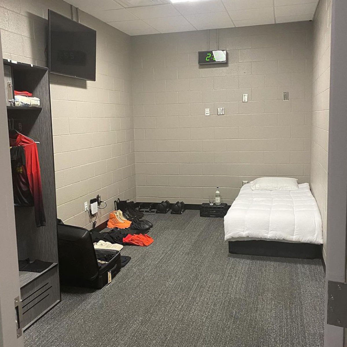 tspiggg's tweet photo. @Coach_mtucker Just booked my hotel room. #TuckComin https://t.co/NxaBim1WIt