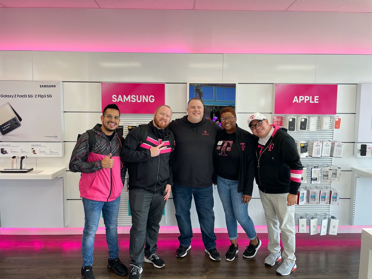 WillOrtiz85's tweet photo. Great field visits with our amazing Asset Protection team! @MarkOrtegaAP and @boilermaker91 thanks for paying #Waco a visit and all the great insights! Our COR/TPR/and Metro doors are lucky to have your support! #SMRA #STXHeat https://t.co/3EPM1NNcMo