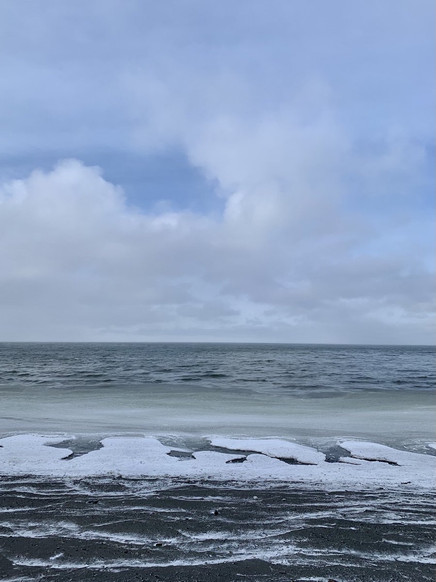 NMatanais's tweet photo. Frasil sur le fleuve St-Laurent aujourd’hui. #Matane #Gaspésie #Québec #Décembre #Automne #Frasil https://t.co/op5VrnZbh4
