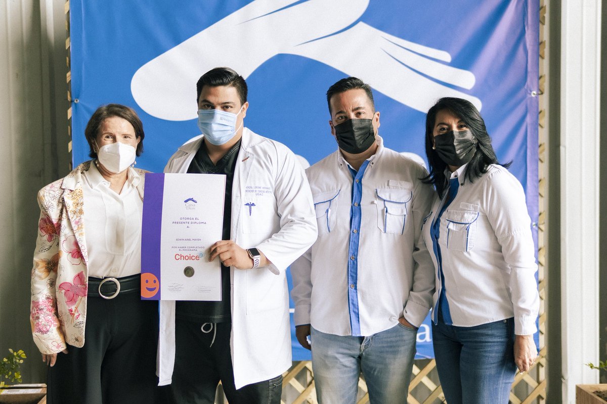 CasaDeDios's tweet photo. Como iglesia hemos honrado a los héroes que han permanecido en lucha contra las distintas cepas de Covid-19 en los últimos dos años. 

Se han atendiendo a más de 400 pacientes en las áreas de consulta médica, fisioterapia, apoyo nutriciónal, terapia respiratoria y psicología.🙌🏻🤍 https://t.co/Br73riXLo2