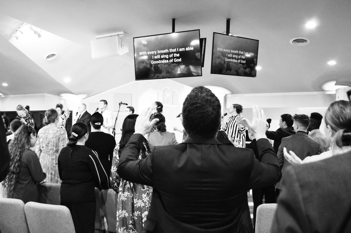 myRefugeChurch's tweet photo. MDWK is here and we’re ready for what God is gonna do TONIGHT✔️

Join us at 7PM! 👏👏 https://t.co/XgEy50tzEN