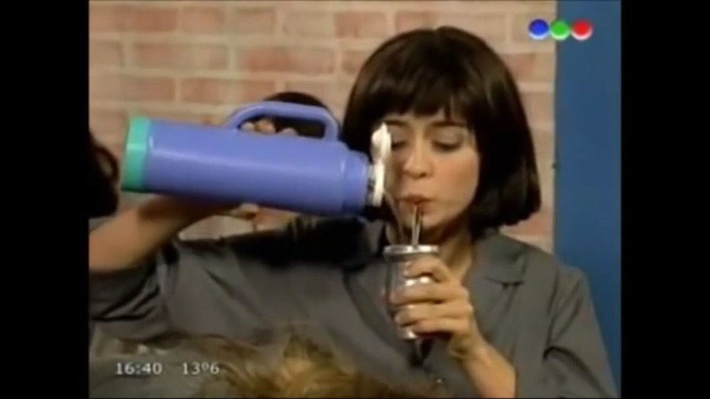 Candelariaa18's tweet photo. Yo: no voy a tomar más mate porque me cae mal
También yo: https://t.co/vjbS8E9VqX