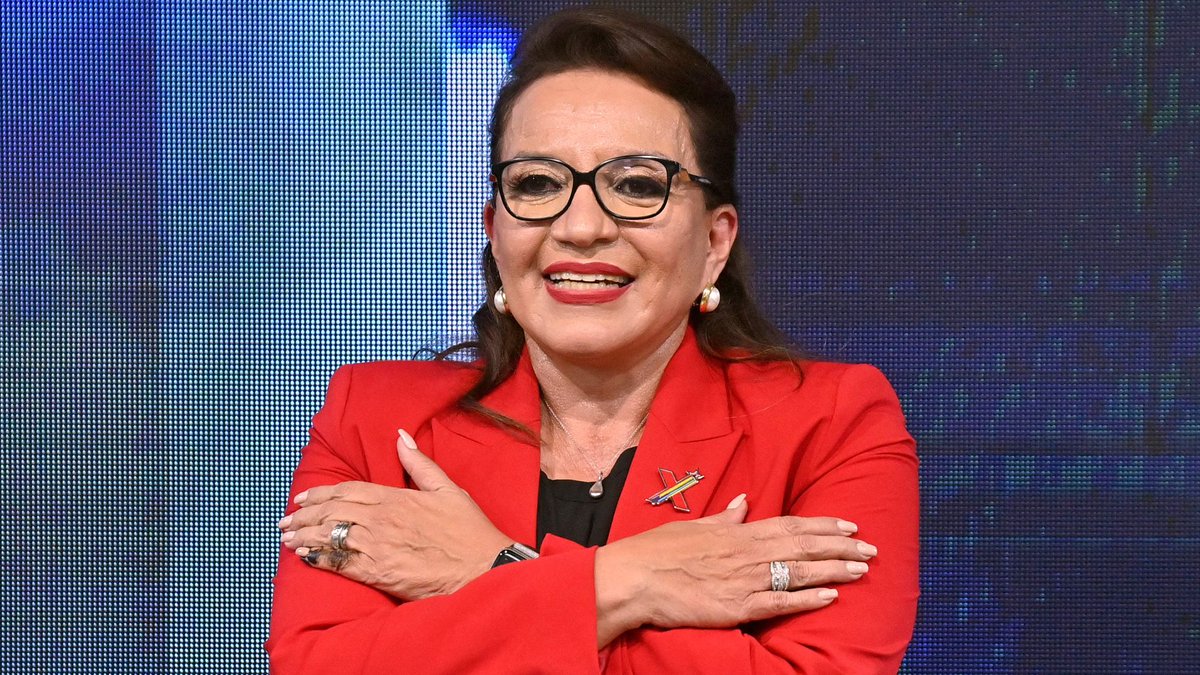 Con la histórica victoria de la hermana <a href="/XiomaraCastroZ/">Xiomara Castro de Zelaya</a>, #Honduras vuelve a ver el futuro con esperanza, después de 12 años del golpe de Estado. La #PatriaGrande resurge de la unidad de nuestros pueblos. ¡Felicidades a la Presidenta electa!