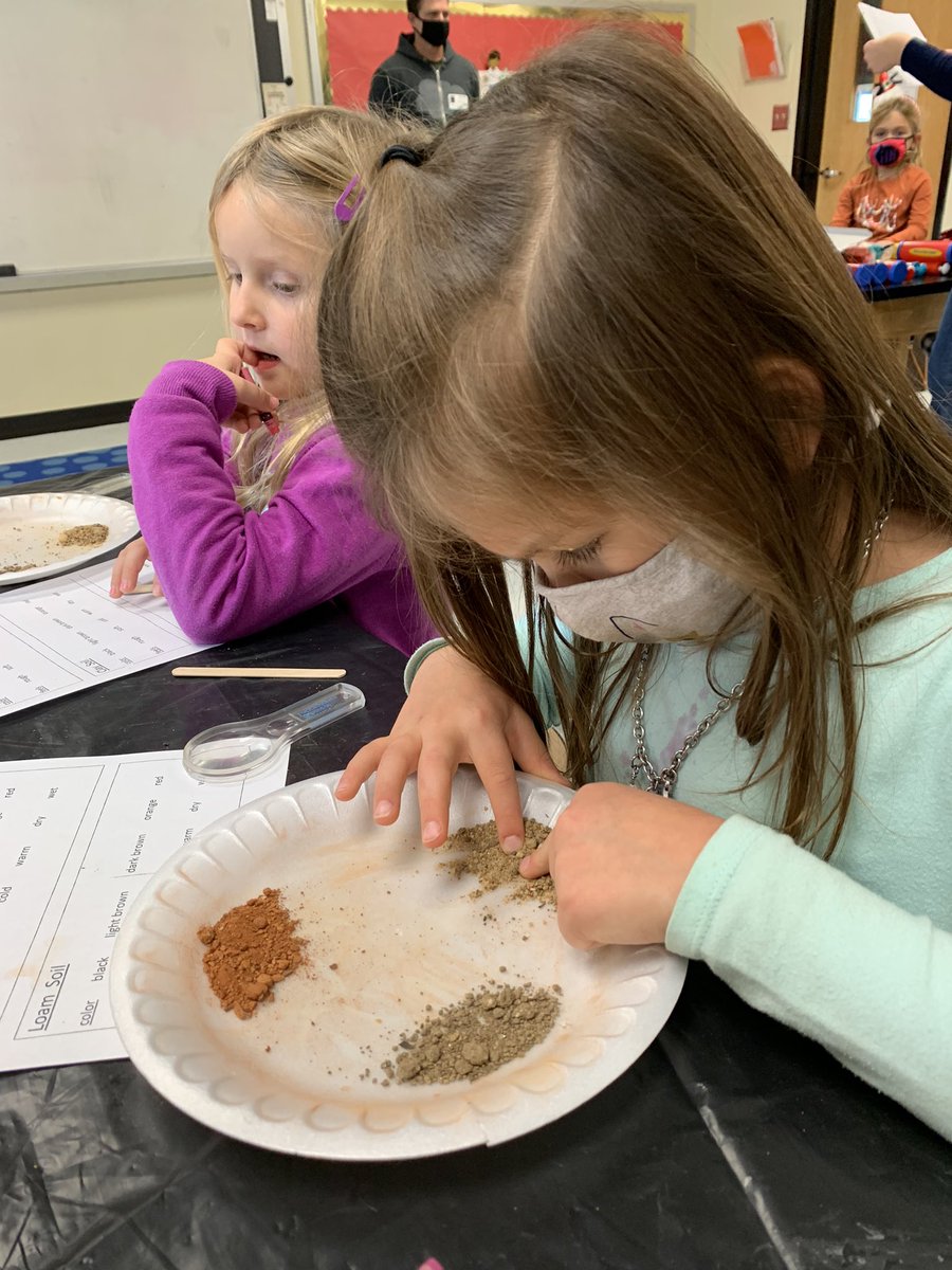 ButlerSAEKinder's tweet photo. Such a fun afternoon with @SAEsciencelab exploring rocks, soil and air! @SweetAppleES https://t.co/HXvMgI7cNh