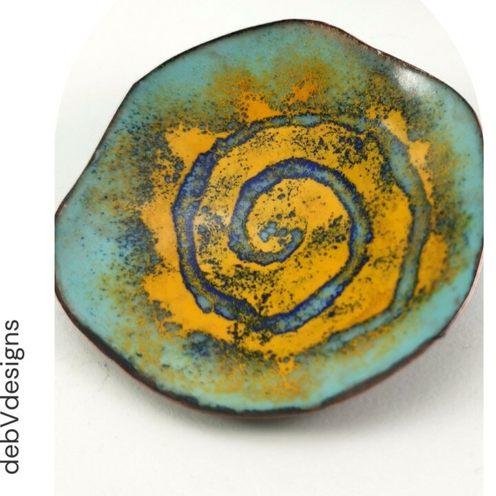 ENAMELED DISHES
One-of-a-kind enameled dishes are great gift ideas for any time of the year. Click link in bio to find in the esty shop if you are interested is something unique and special.
.
.
.
.
.
#handmadeenamel #enameldish #ringdish #smudgedish #je… instagr.am/p/CXPQ0ahPjji/