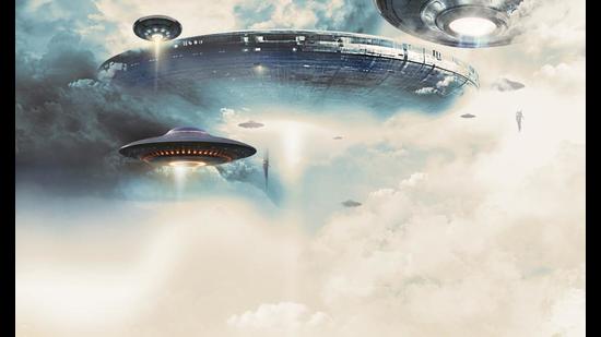 Фото пришельцев из космоса нло. День уфолога. Инопланетяне приземлились. Три летающие тарелки. Секретные материалы летающая тарелка.