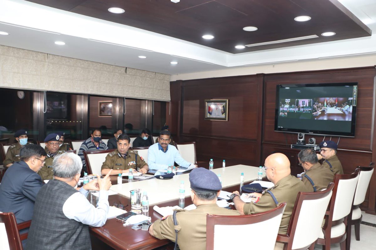 UP POLICE tweet media