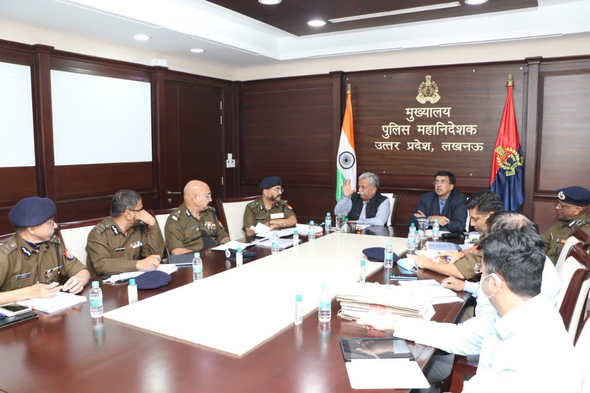 UP POLICE tweet media
