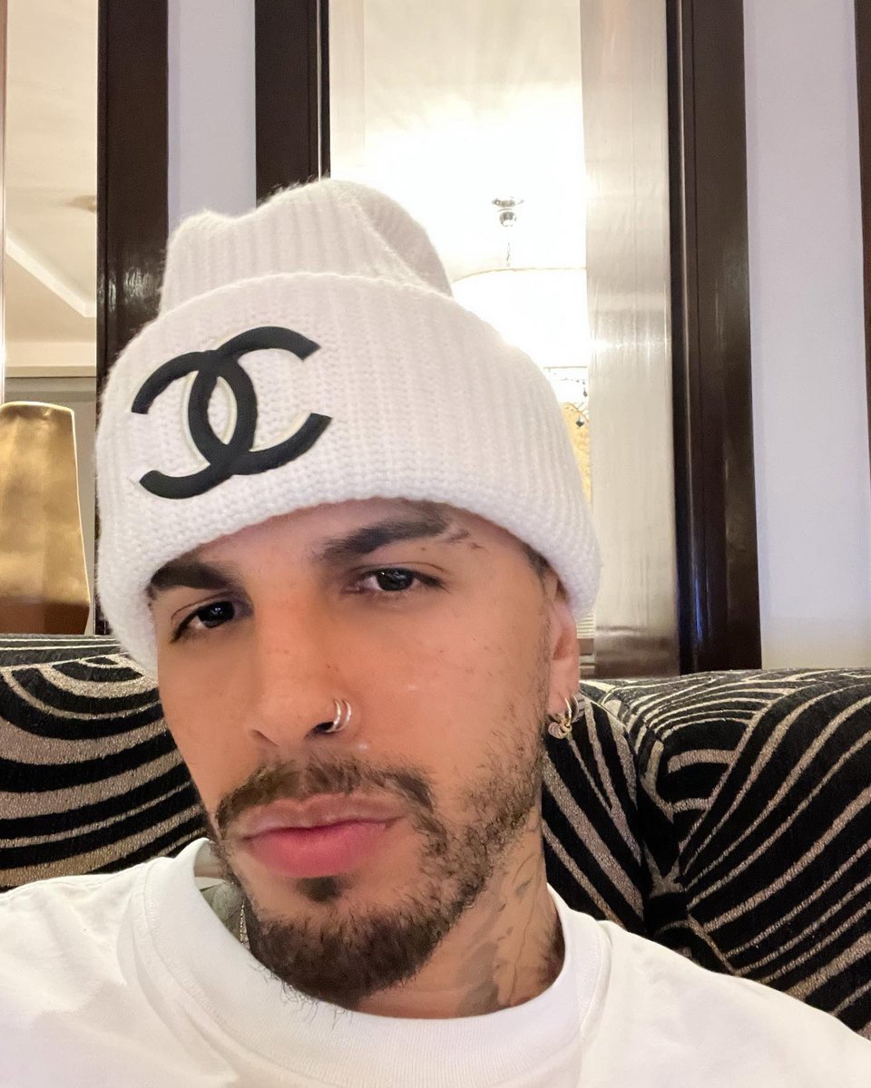 rauwalejandro's tweet photo. TRACK 4 … 🔞 https://t.co/nlNFANdp7O