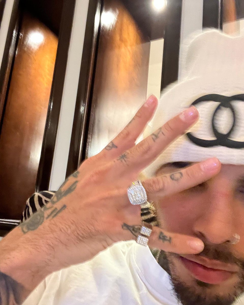rauwalejandro's tweet photo. TRACK 4 … 🔞 https://t.co/nlNFANdp7O