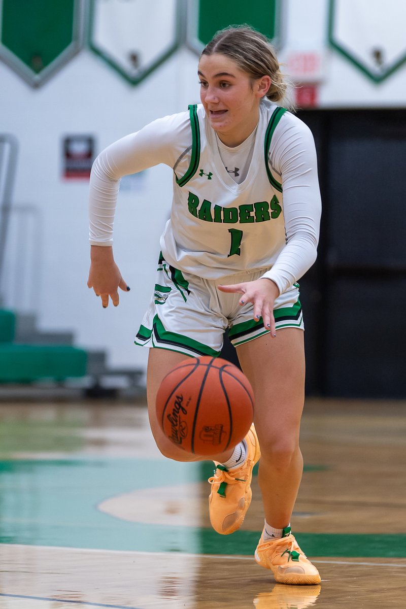 russellgifford's tweet photo. Columbia's @EliseChampagne6 accelerates with the ball against Wellington. @CHSRaidersWBB @CHSRaiders https://t.co/ryEeLAkH2Y