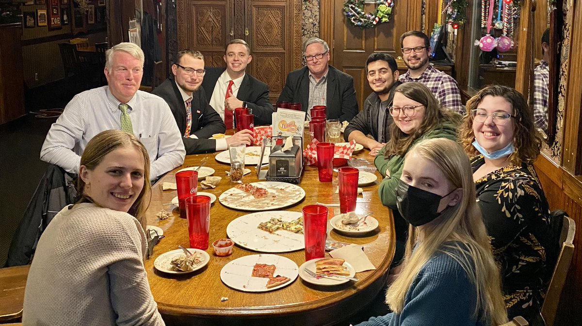 #UEHistoryNation (@uehistory) on Twitter photo Senior thesis presentation night is not complete without a table full of Turonis pizzas! <a href="/TuronisPizza/">Turonis Pizza & Beer</a> Senior thesis presentation night is not complete without a table full of Turonis pizzas! <a href="/TuronisPizza/">Turonis Pizza & Beer</a>