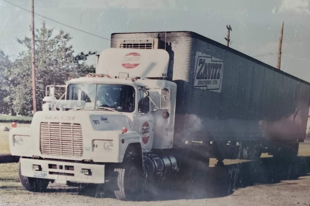 Real piece of trucking history sitting right there....