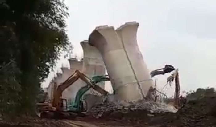 Tiang Kereta Cepat Jakarta-Bandung Dibongkar, Pegiat Medsos: Pekerjaan yang Sia-sia bit.ly/3GtuMdq #infoBDG