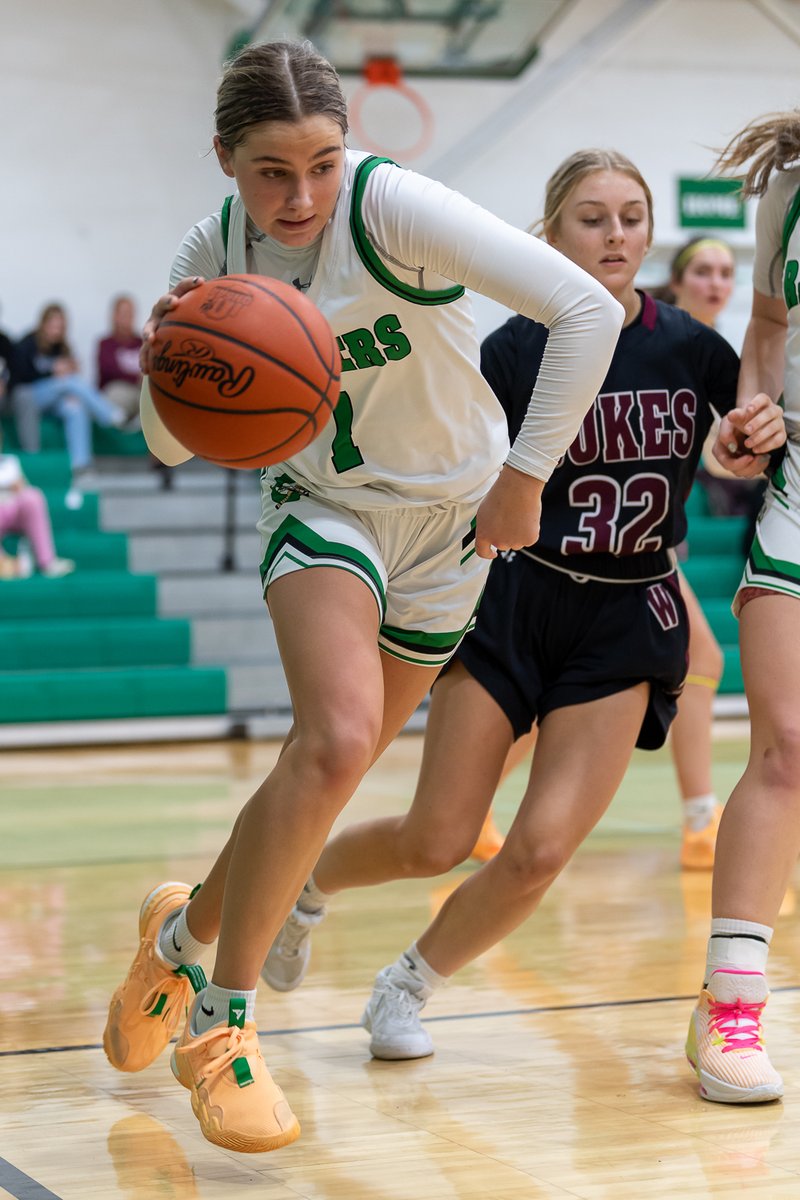 russellgifford's tweet photo. Columbia's @EliseChampagne6 tip toes to stay in bounds with the ball against Wellington. @CHSRaidersWBB @CHSRaiders https://t.co/K7BaYsdltr
