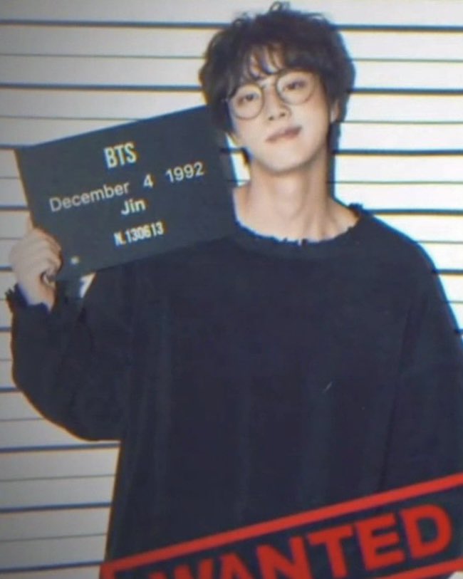 seokjinfile's tweet photo. seokjin for season’s greetings preview 😳 https://t.co/h1TI2Ze8RP