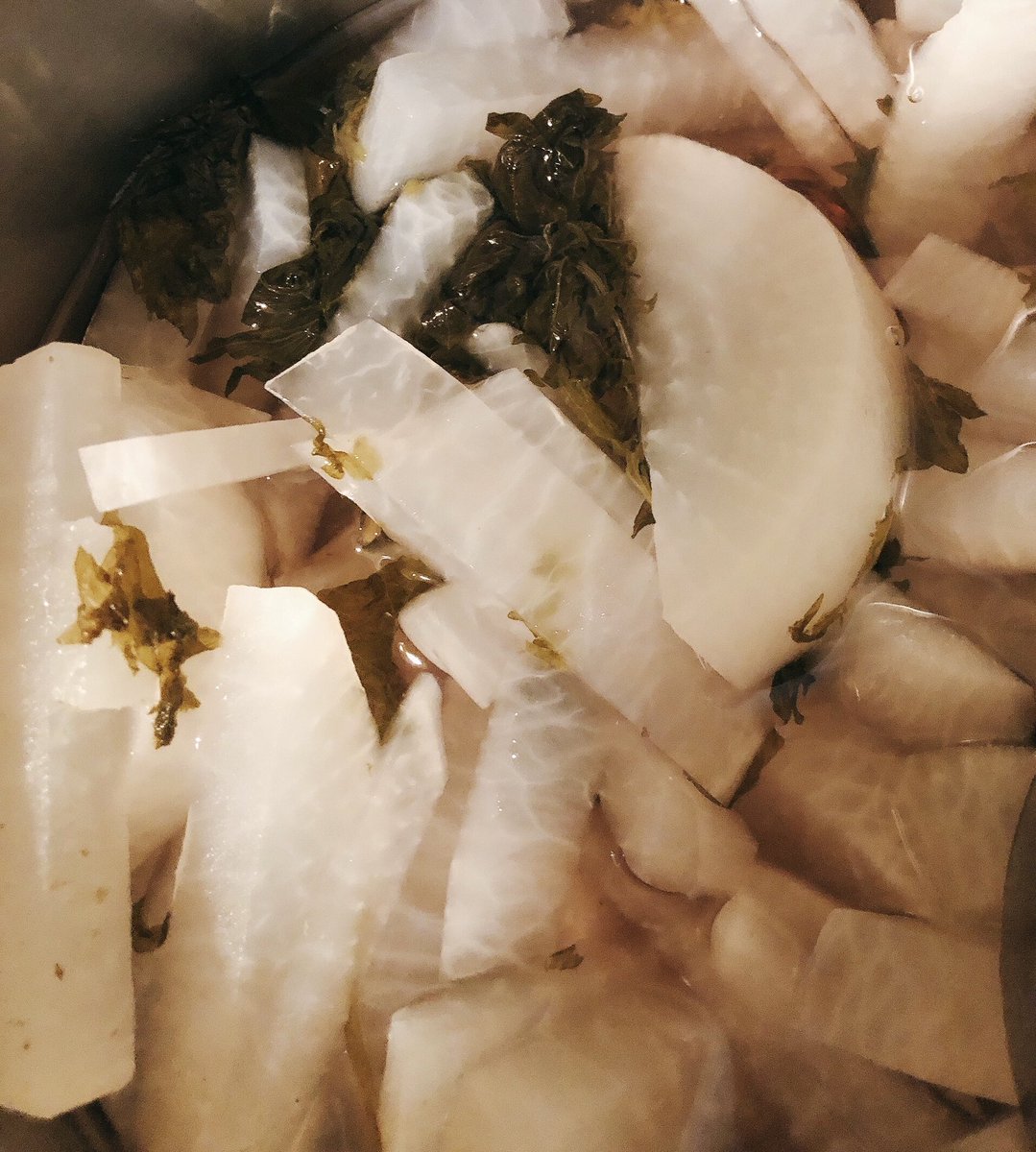 m06492767's tweet photo. 梅流しに挑戦！
梅干しのシソを入れてみたら美味しかった🥰🥰 https://t.co/yBrlM2QNg1