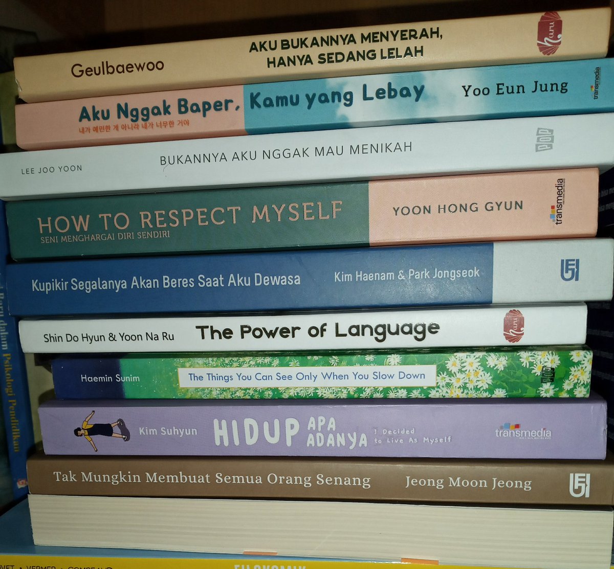 literarybase's tweet image. /lt Guys, sender addicted to Korean essays. Yg sama-sama suka Korean essays atau K-Lit bagi rekomendasinya lagi dong. Thank you!