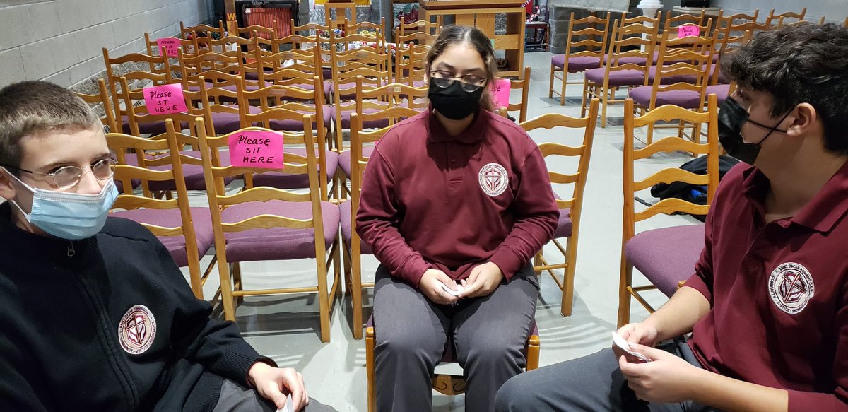 romeroraiders's tweet photo. Community-building activities in the Romero Chapel!⛪
Our beautiful Grade Nines listening to one another. ❤
#ReligionClass
#WeRFamily https://t.co/ystc7a6w7j