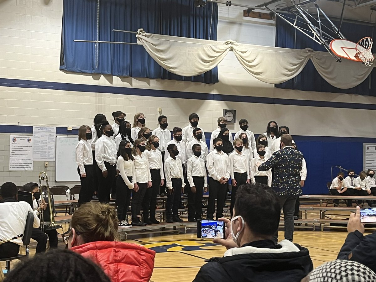 KimJRedder's tweet photo. Two amazing nights with Sligo MS in-person concerts! Kudos to the students and their teachers, Ms. Parks and Mr. Kelsey for being safe and sharing beautiful music! #JOBWELLDONE #musicisintheair @PBilock @APImamura https://t.co/KumZ3miSd3
