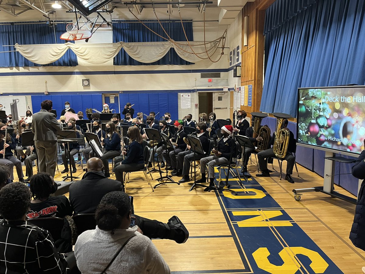 KimJRedder's tweet photo. Two amazing nights with Sligo MS in-person concerts! Kudos to the students and their teachers, Ms. Parks and Mr. Kelsey for being safe and sharing beautiful music! #JOBWELLDONE #musicisintheair @PBilock @APImamura https://t.co/KumZ3miSd3