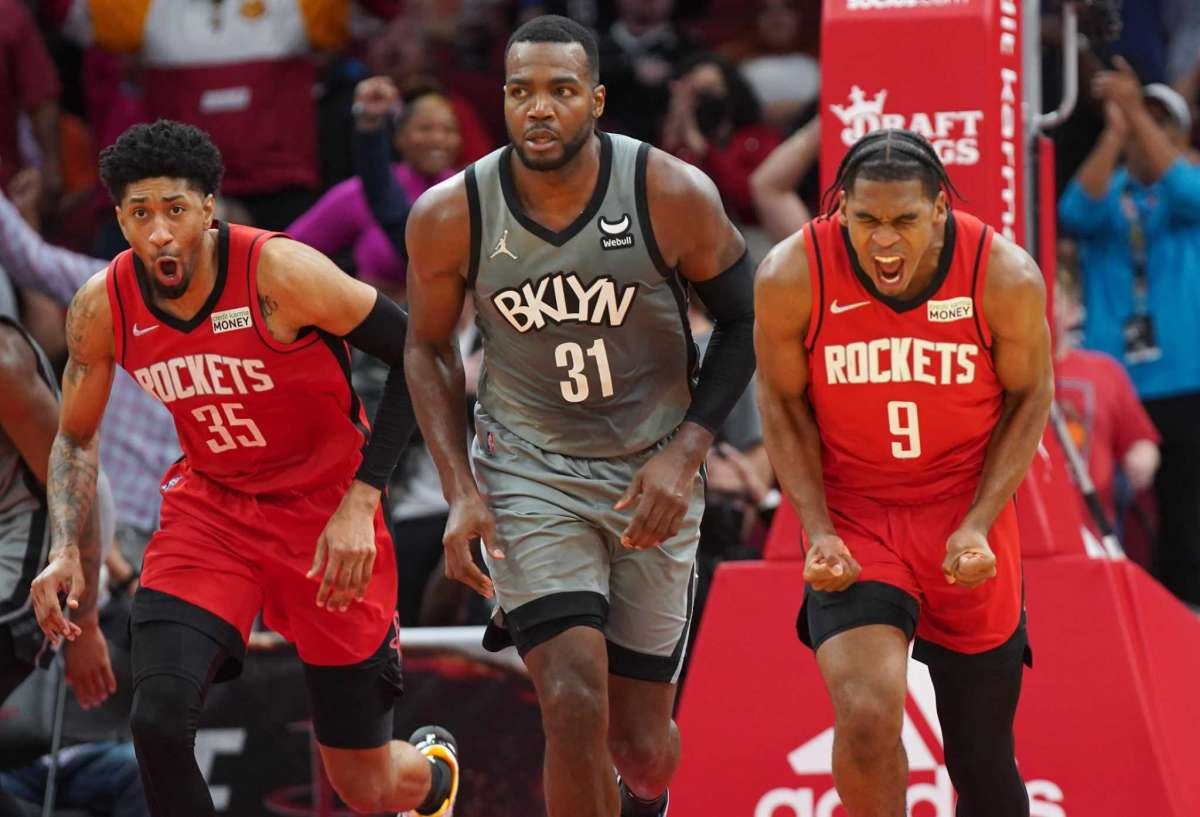 RedNationBR's tweet photo. O Houston #Rockets é o PRIMEIRO time na HISTÓRIA da #NBA75 a ter uma sequência de 15 derrotas e 7 vitórias na MESMA temporada.

Além de ser o PRIMEIRO na HISTÓRIA do esporte americano (NBA/NFL/NHL/MLB) a sair de 15 derrotas seguidas para 7 vitórias seguidas.

(via @ESPNStatsInfo) https://t.co/lyTpThiWjX