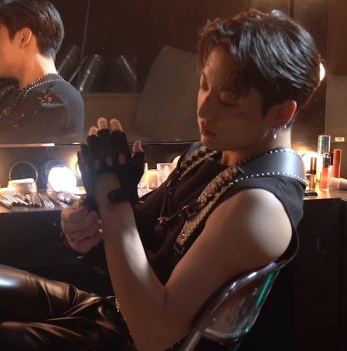 jikookheart's tweet photo. NOT FEELING SO WELL https://t.co/dpGSMP0PNX