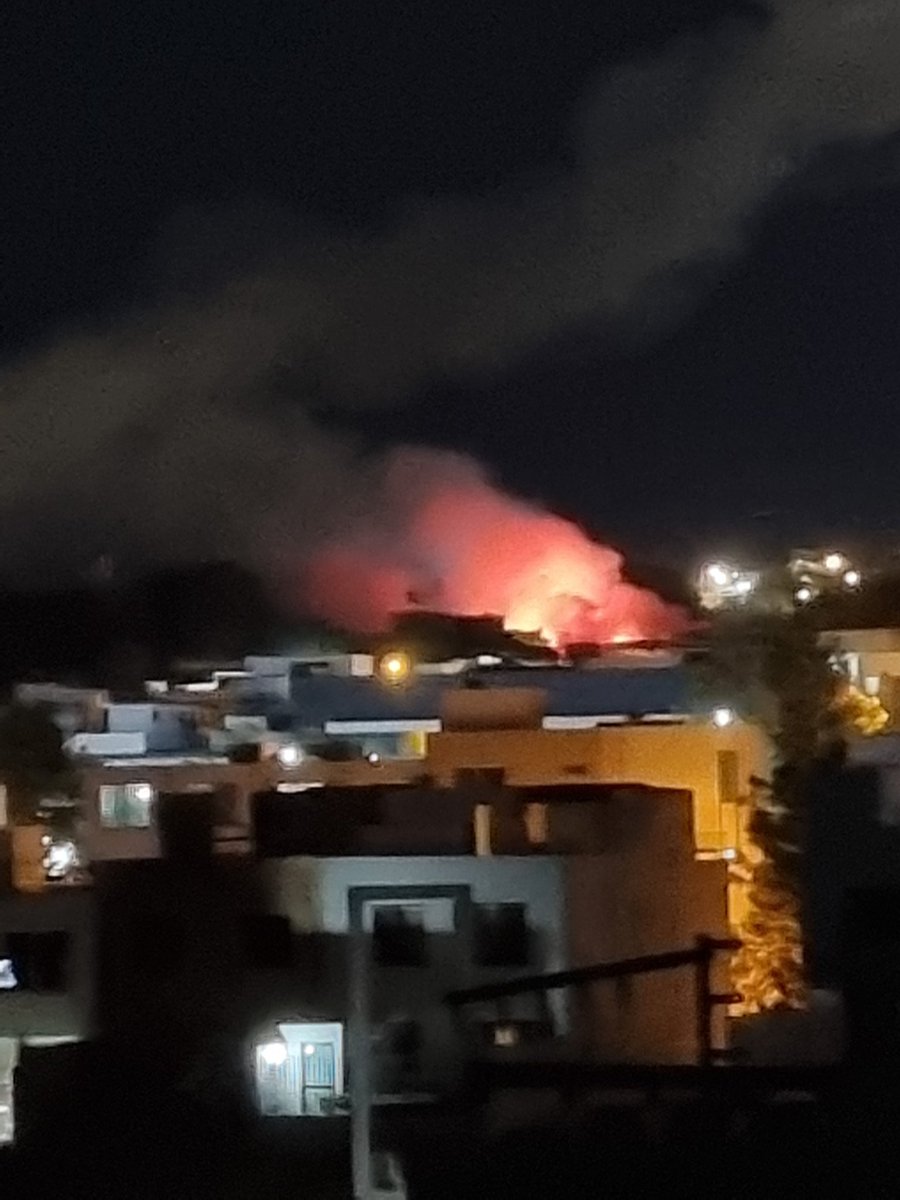 nuker0's tweet photo. @Trafico_ZMG @GNocturnaMX Acaba de explotar algo por coto Madeiras por zona nuevo México, el estruendo sonó durísimo y se cimbraron ventanas 👀 https://t.co/g1rsZVYSnu