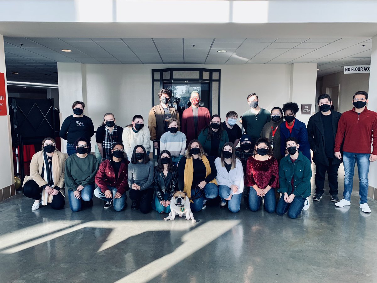 FSChoirs's tweet photo. Fun photo ops this week during caroling for the Chamber Singers. #singingbulldogs @VictorEBulldog @Fresno_State https://t.co/k49jaUnXHc