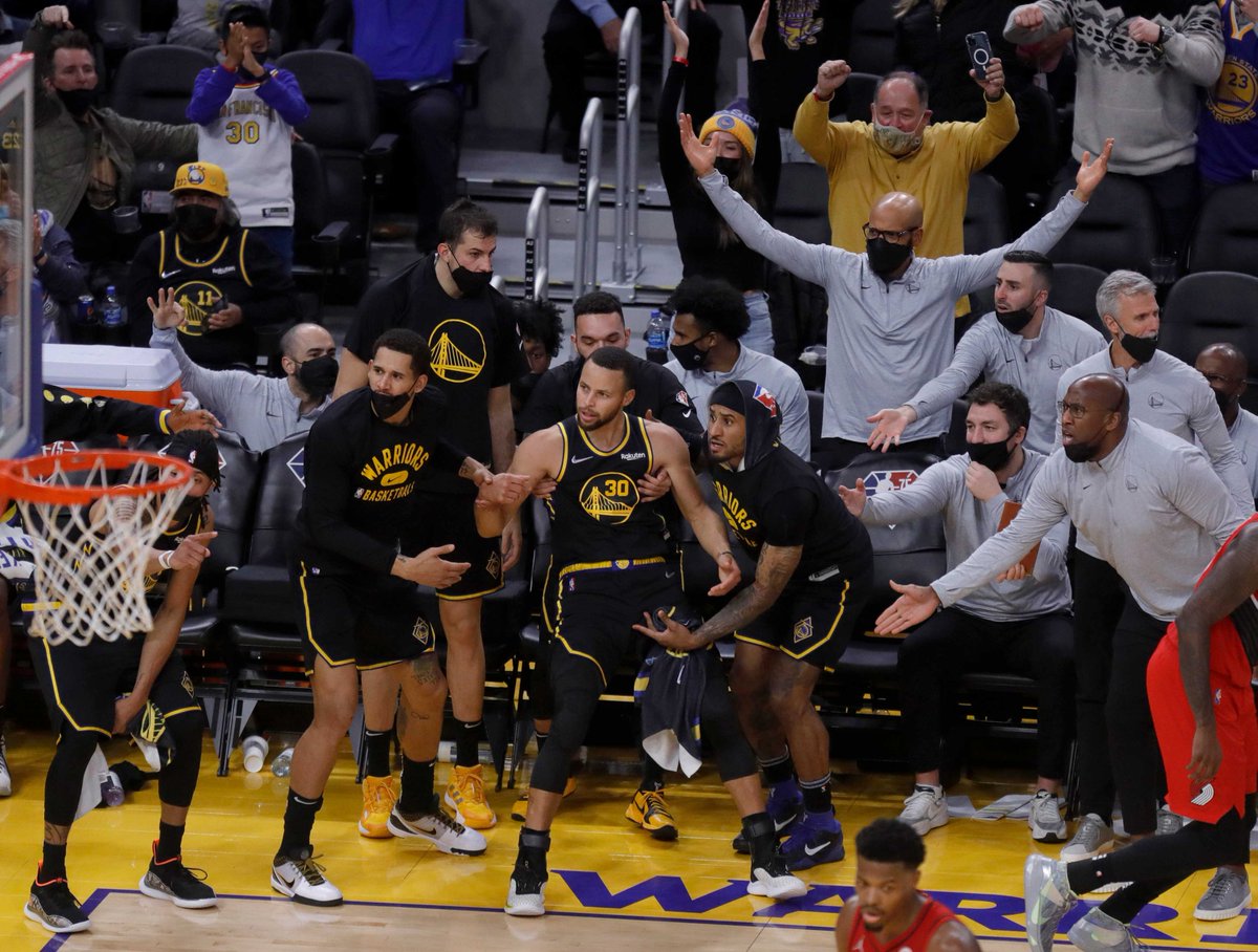 BayAreaSportsHQ's tweet photo. Sports photos that look like Renaissance paintings #DubNation

Photo by @Tyska https://t.co/MXWGM1GCEQ