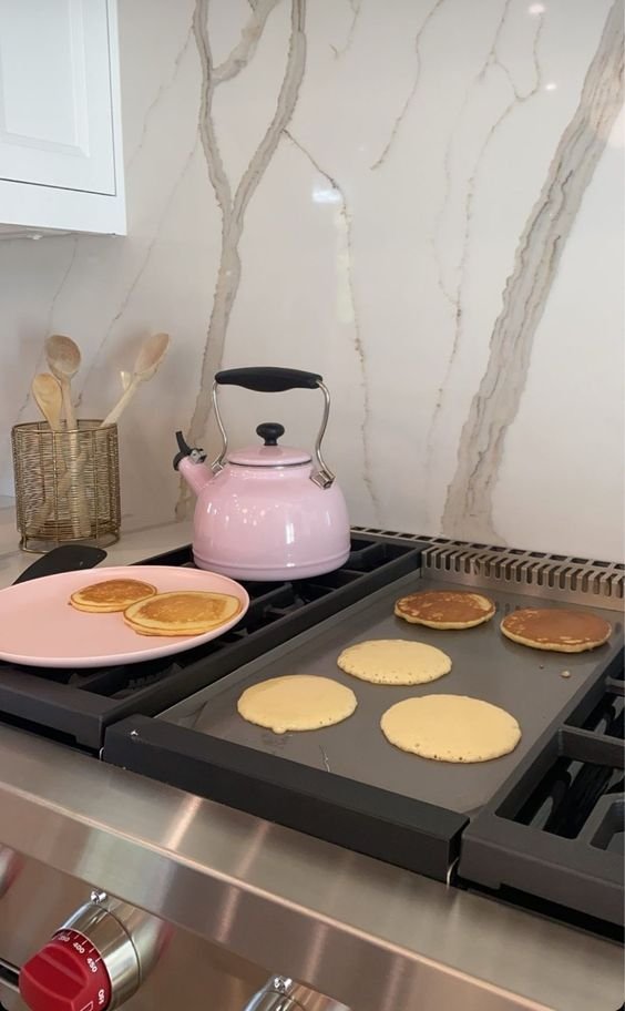 etherealdior's tweet photo. early mornings at my apartment https://t.co/13z14onDyG