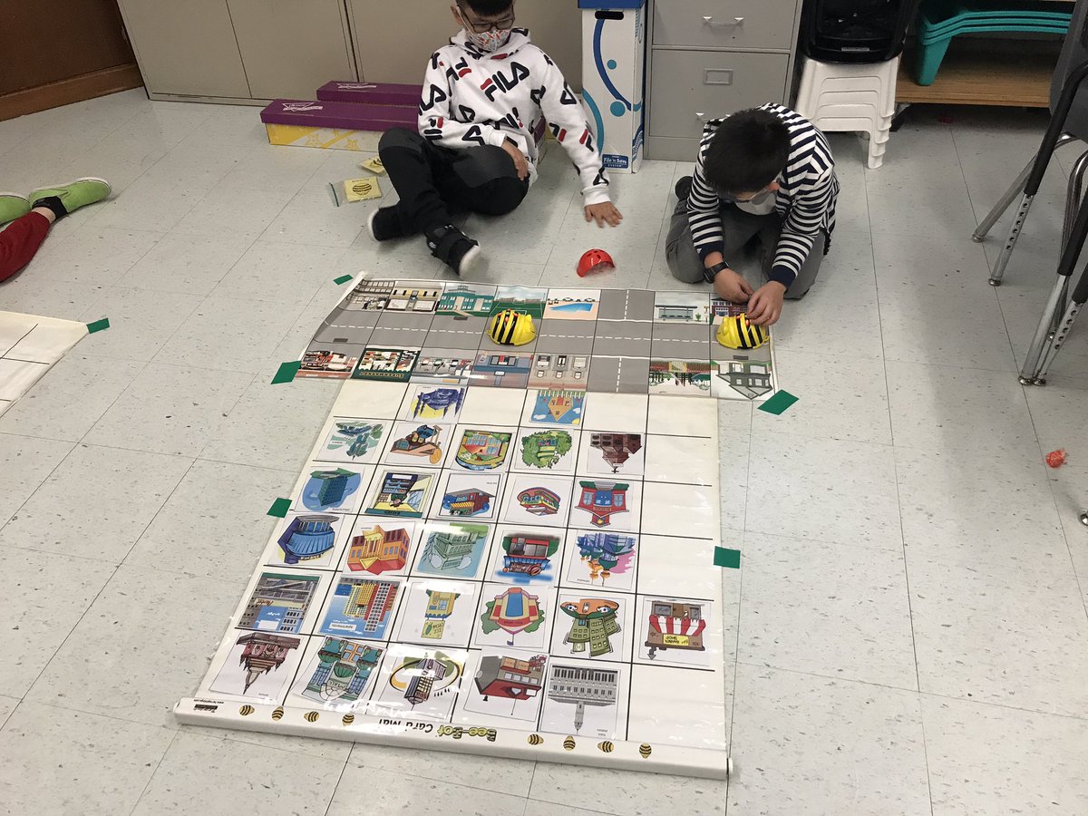 DeebEdmonds's tweet photo. Celebrating #ComputerScienceEducationWeek in Room 2 @IsaacBrockWSD #girlscancode #HourOfCode #ozobots #codingforkids #beebots #codespark https://t.co/iXcDgx0xT9