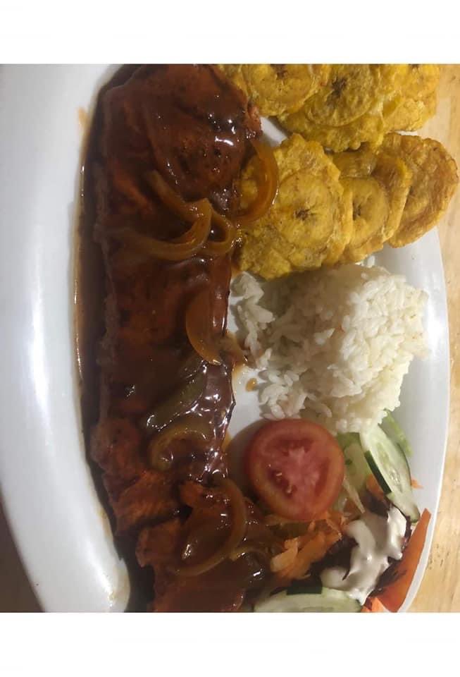 InturRACCS's tweet photo. Disfruta de estos exquisitos platillos en el Restaurante Coliseo😋😋😋👩🏼🍳👩🏼🍳👩🏼🍳
#RACCS
#visitbluefields https://t.co/czTutrexaE