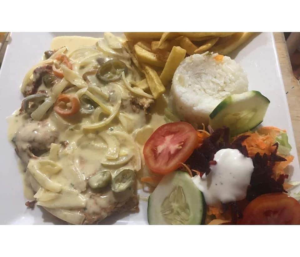 InturRACCS's tweet photo. Disfruta de estos exquisitos platillos en el Restaurante Coliseo😋😋😋👩🏼🍳👩🏼🍳👩🏼🍳
#RACCS
#visitbluefields https://t.co/czTutrexaE