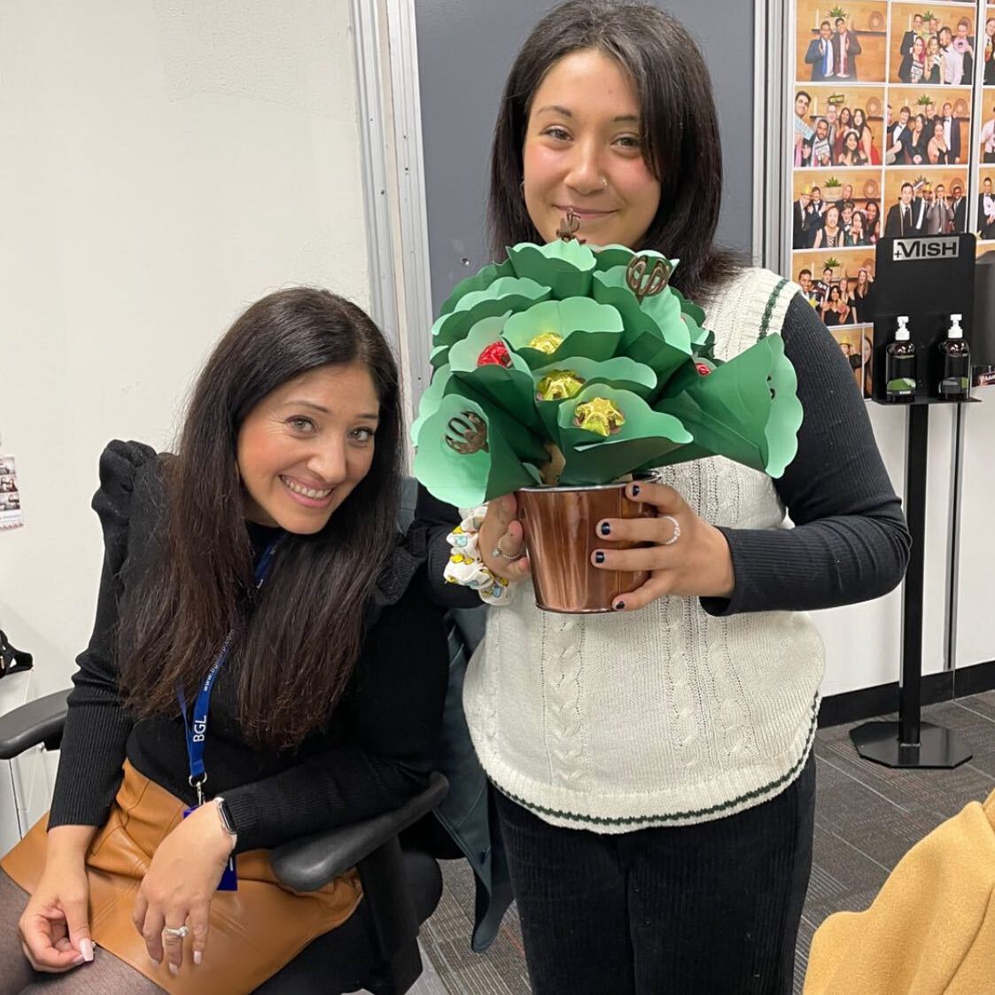 BGLcorp's tweet photo. Delivering the goods to sweeten our Thursday! π«π«π«
Thanks Kiara!
#BGL #Xmas #TheBGLWay #Back2BGL https://t.co/snkErdytxq