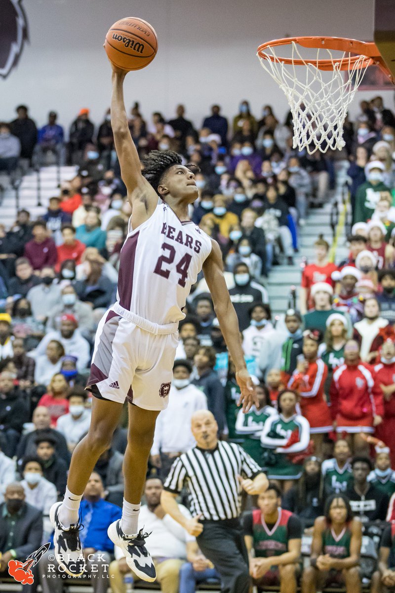 LCBearsBball's tweet photo. Solid win tonight by the Bears vs LN! The Bears were led by #2 Craig with 16pts and #24 Jones with 27pts. The Trophey is back at LC! 🐻🔥🏀 @LCHSAthletics @LCHSBears @belzerathletics @ltgoodnews https://t.co/foit77qSMo
