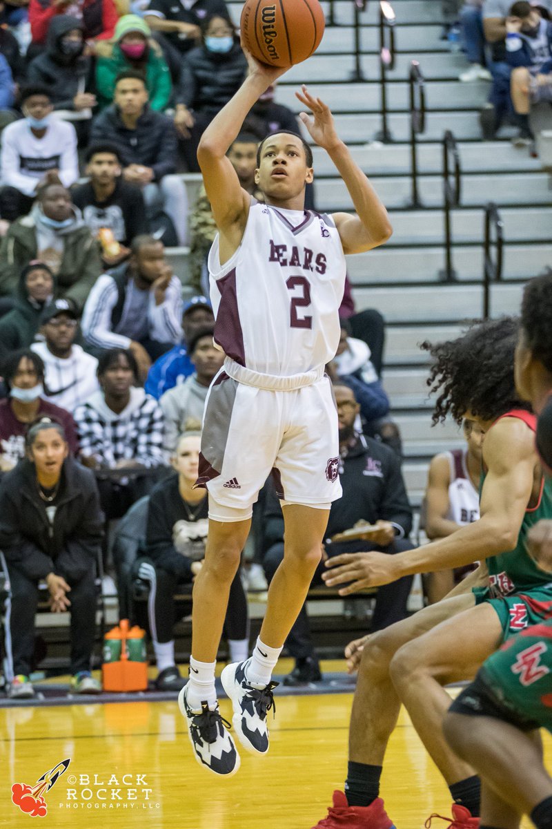 LCBearsBball's tweet photo. Solid win tonight by the Bears vs LN! The Bears were led by #2 Craig with 16pts and #24 Jones with 27pts. The Trophey is back at LC! 🐻🔥🏀 @LCHSAthletics @LCHSBears @belzerathletics @ltgoodnews https://t.co/foit77qSMo
