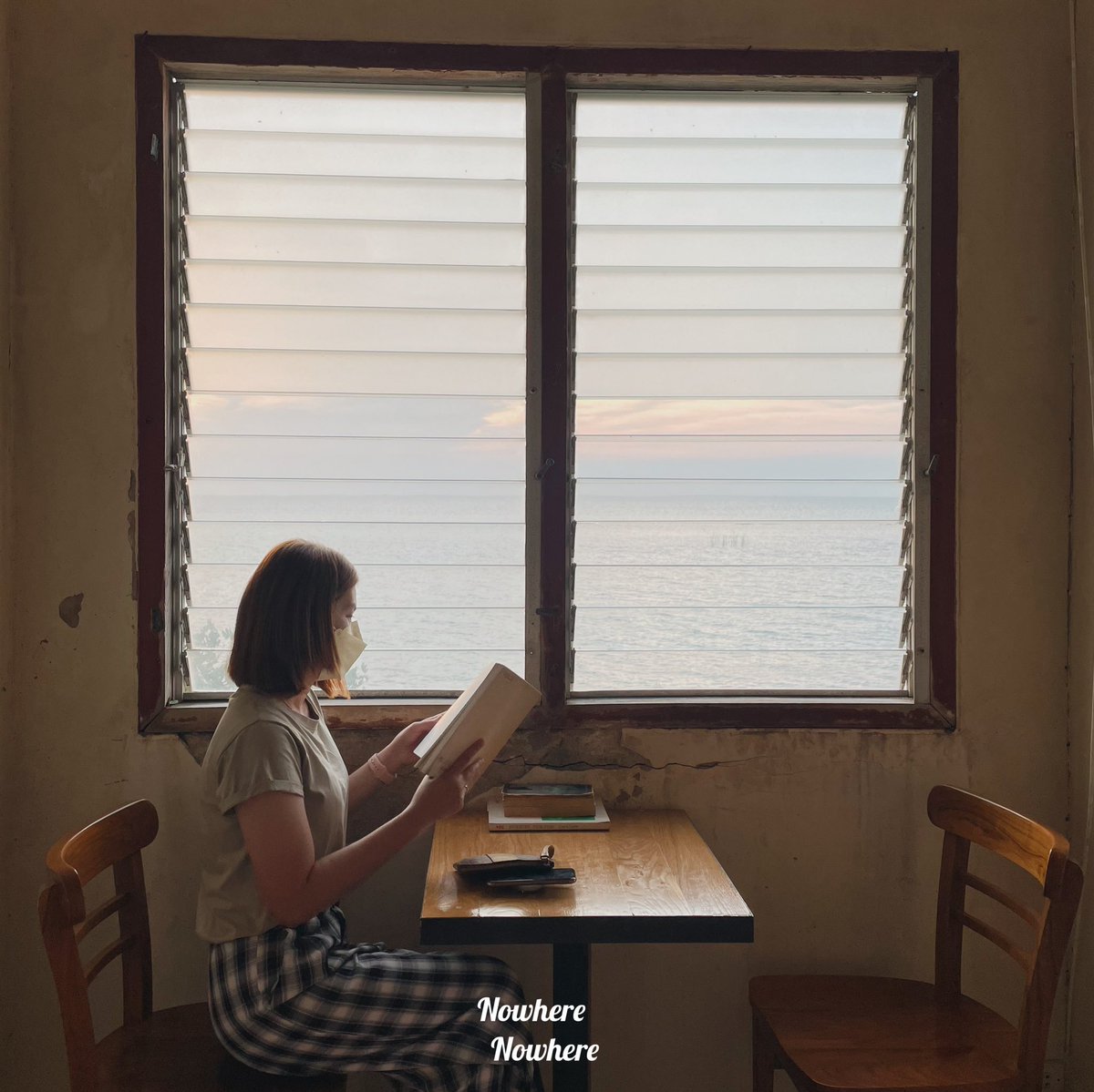 nowhere_nowher3's tweet photo. 📍𝙁𝙤𝙡𝙡𝙤𝙬 𝙩𝙝𝙚 𝙙𝙧𝙞𝙥 | ศรีราชา
•เดินเข้ามาได้แต่คิดในใจว่าทำไมเค้ากล้าเอาโรงแรมเก่ามาทำเป็นคาเฟ่ 
•พอเดินเข้ามาถึงได้รู้ว่าฉากเบื้องหลังคือขุมทรัพย์เลย 
•ติดทะเลวิวดีมาก ไม่ได้ตกแต่งอะไรเยอะ คงความดิบเท่ของตัวอาคารไว้ เราว่ามีเสน่ห์ดี
•ช่วงพระอาทิตย์ตกคือดีย์
@aroii https://t.co/nbt7TPUpPB