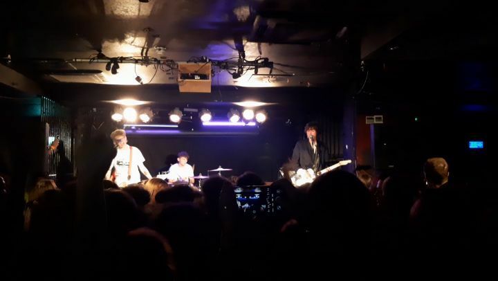 MusicNewsWeb's tweet photo. Tearing it up! #Bilk #bilkbandpage @bilkbandpage headline #o2academyislington @O2Islington 08.12.21 @scruffoftheneck #scruffoftheneck https://t.co/L132Aonw9Y https://t.co/fOHV8xf3vI