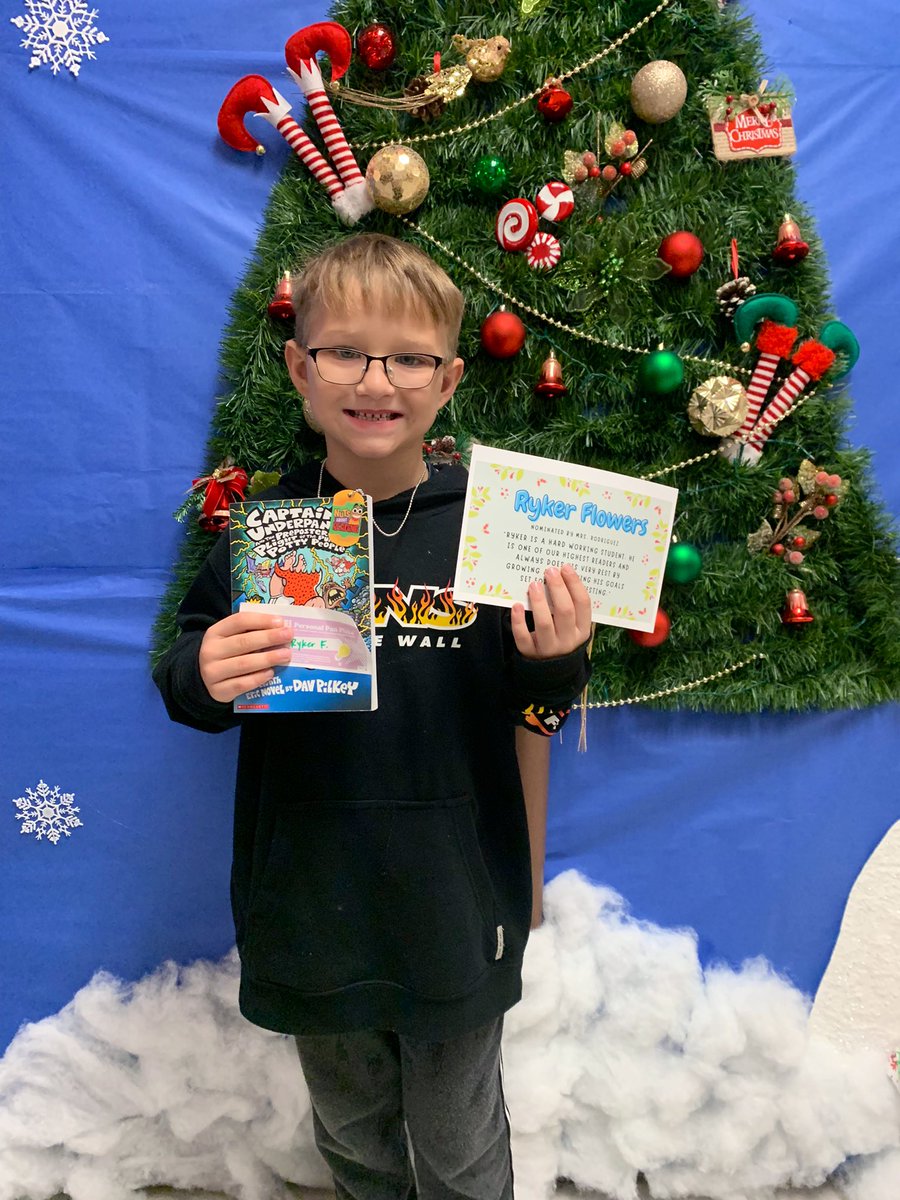 miss_perez1106's tweet photo. Day 4 & Day 5 winners for our 12 Days of Book Giveaways! Congratulations to Niko, Natalia, Ryker & Lucero for going above and beyond in the classroom!🎄📚🎁@SeguinISD @PatlanES #12DaysofReading #SeguinReads https://t.co/Imvaem07j0