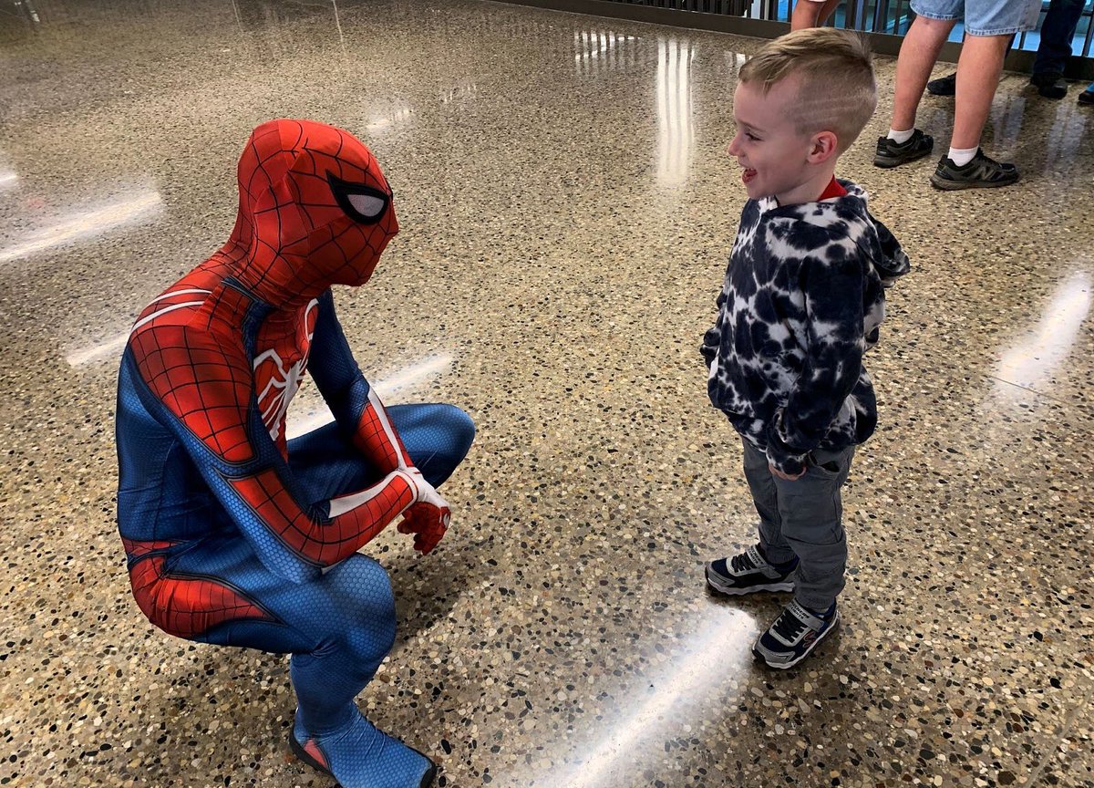 Nothing compares to seeing smiles like this one! ❤️💙
•
•
•
#momentofmagic #amomwmu #bsf #wmu #bravestrongfearless #amom

*Disclaimer: This photo was taken prior to the COVID-19 Pandemic.