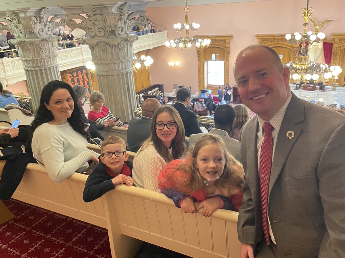 BrianStewartOH's tweet photo. Stewart kids had a snow day today so Letanya brought them to the Ohio Statehouse to see me speak on my #HB397 (passed!) and get an in-person social studies lesson. https://t.co/rUYBXrI3OM