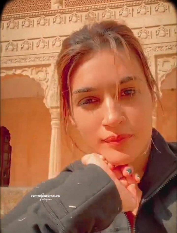 kritigreatsanon's tweet photo. Sometimes, no matter how much faith we have, we lose people. But you never forget them. And sometimes, it's those memories that give us the strength to go on.
#goodmorning #Kritians #kritithegreatsanon https://t.co/Zitu2U7dMP