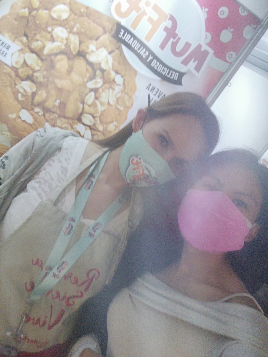 WatermelonFio's tweet photo. Me di un salto y visité a @LalyGoyzueta en la Feria del panetón y chocolate para probar los #muffits que me moría por probar hace tiempo! Gracias Laly por la mejor atención y esa vibra tan linda ❤️✨ https://t.co/lTWE6ReJFx