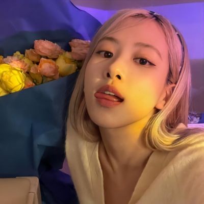 Chỉ còn vài tiếng nữa thôi mọi người hãy vote thật nhiều cho bé nhé
I vote #MAMAVOTE #rosé