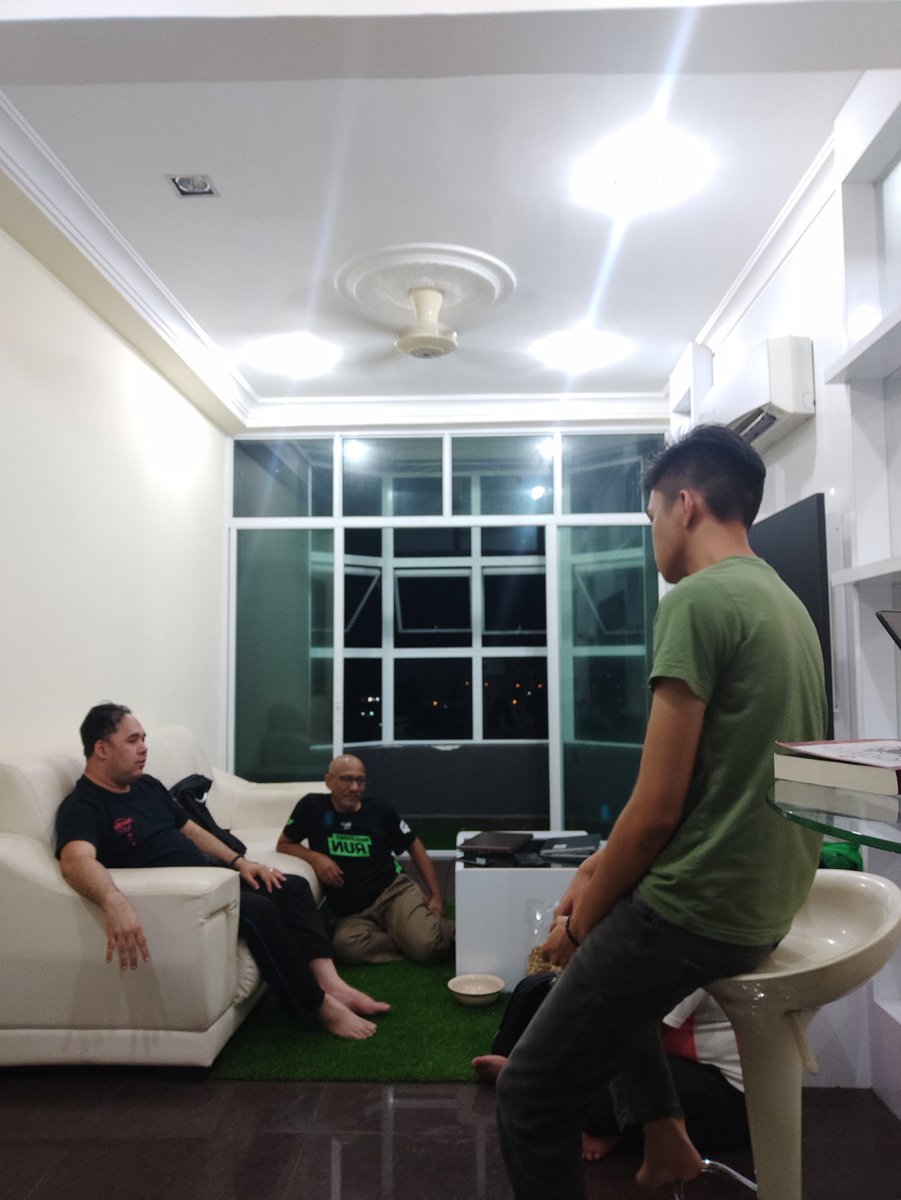 DanielKFO's tweet photo. KNOWLEDGE IS POWER

Dalam dunia bisnes umur hanyalah sekadar numbers , tqpi ilmu tu yang penting.

Gambar masa ilmu lewat malam.😂 https://t.co/Cz3ubcBanG