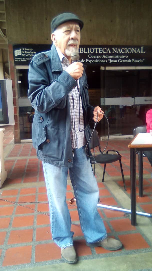 JauaMiranda's tweet photo. Luchar, luchar y perseverar hasta lograr una respuesta a la pregunta que recorre las redes y las paredes ¿ Dónde está Carlos Lanz? En la izquierda no olvidamos,no abandonamos, no nos rendimos cuando se trata de encontrar o liberar a un compañero.  ¡La lucha sigue! https://t.co/UXAaZWozol